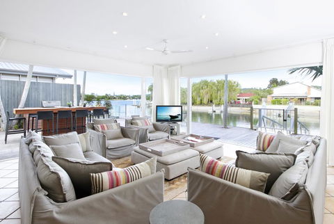 103 Noosa Parade - Accommodation Asia 3