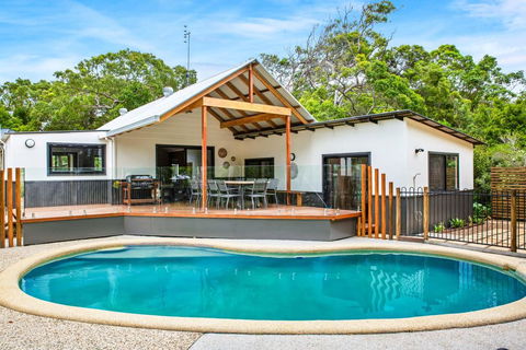 11 Naiad Court - Rainbow Shores, Fantastic Family Retreat, Swimming Pool, 200m To Beach, Free Wi-Fi - Accommodation Asia 0