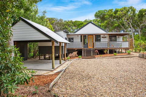 11 Naiad Court - Rainbow Shores, Fantastic Family Retreat, Swimming Pool, 200m To Beach, Free Wi-Fi - Accommodation Asia 3