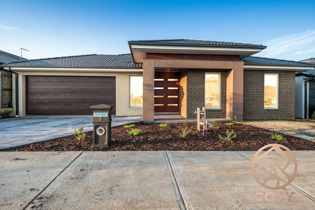 Clyde VIC Accommodation Asia