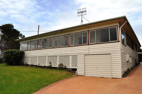 12 Bluewater Drive - Accommodation Asia 1