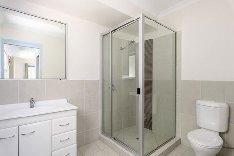 12 Ibis Court - Highset Beach House With Natural Bushland Gardens And Covered Decks - Accommodation Asia 2