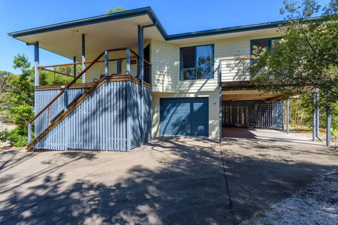 12 Ibis Court - Highset Beach House With Natural Bushland Gardens And Covered Decks - Accommodation Asia 1