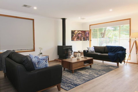 12 Mount Porepunkah Road - Accommodation Guide 2