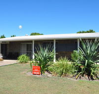 12 Zircon Street - Renovated beach shack with the perfect blend of comfort and coastal cool - Accommodation Asia