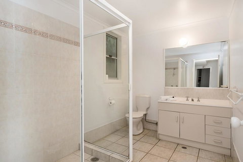 13 Brownell Drive Wategos Beach - Beach House - Accommodation Asia 2