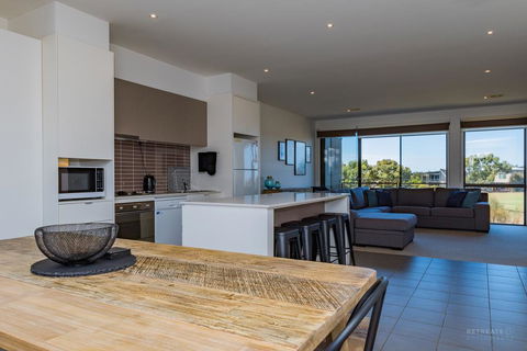 13 Shore Place - Accommodation Asia 2