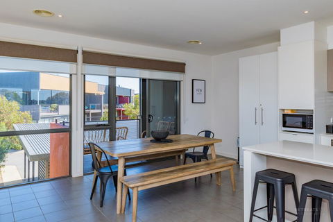 13 Shore Place - Accommodation Asia 0
