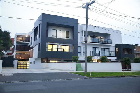 136, Light-filled Homely Box Hill Apt, 2Bed2BathFreeParking - Accommodation Asia 0