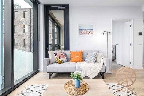 143, Summer Time Freshment In Melbourne Village - Accommodation Guide 1