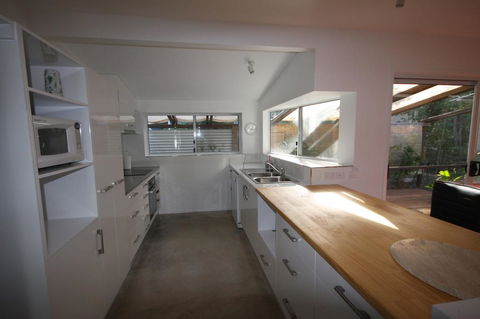 15 Belle Court - Modern, Architect Designed, Open Plan Holiday Home With Outdoor Shower - Accommodation Asia 3