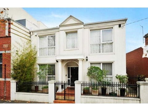 15 Charles Abbotsford Mansion - Accommodation Asia 0