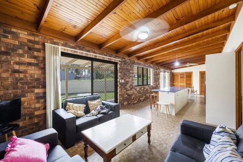 16 Young St - Accommodation Guide 0