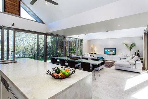 18A Childe Street, Belongil Beach - Belongil Beach Pavilion House - Accommodation Asia 2