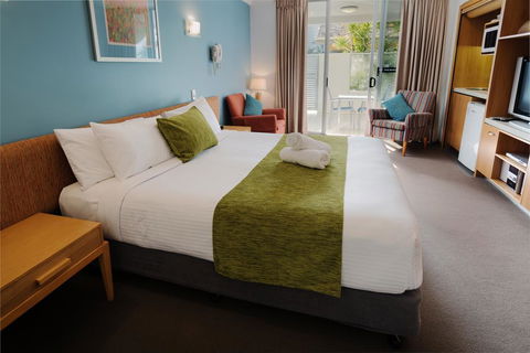 1BR Coolum Beach , Roof Terrace, Spa, Tennis, Pool - Accommodation Asia 3