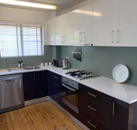 2 Bed Bar Beach Apartment - stroll to beach  cafes supermarket apartment 6 - Accommodation Asia