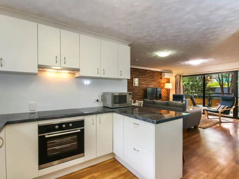 2 Bedroom St Lucia Apartment Close To UQ And CityCat - Accommodation Asia 1