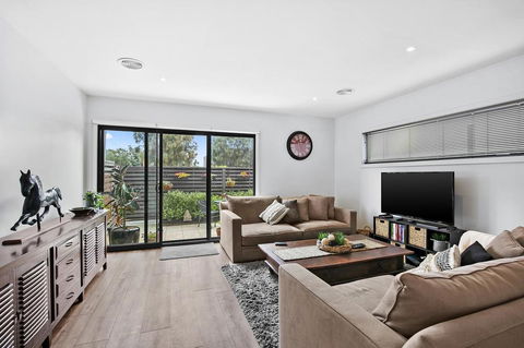 2 Bedroom Townhouse - Family & Corporate Bookings Only - Accommodation Asia 1