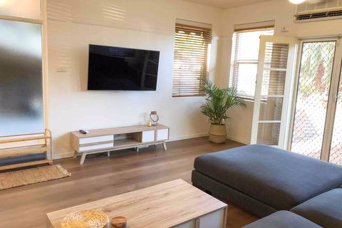 2 Bedroom, SHORT Walk To CBD,BEACH And DARBY ST - Accommodation Asia 0