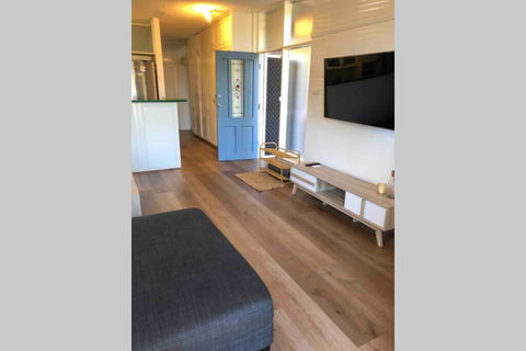 2 Bedroom, SHORT Walk To CBD,BEACH And DARBY ST - Accommodation Asia 3