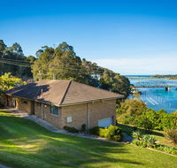 2 Water Crescent - Retro Haven - Accommodation Asia