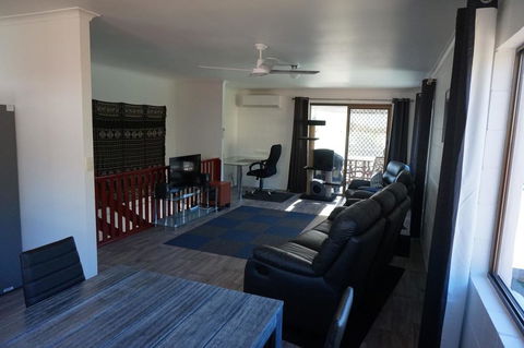 2-29 Rumbalara Avenue - Rainbow Beach, Bring Your Dog Or Your Cat Or Bring Both, Free Wi-Fi - Accommodation Asia 0