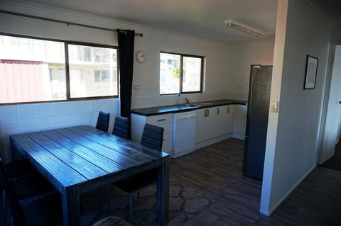 2-29 Rumbalara Avenue - Rainbow Beach, Bring Your Dog Or Your Cat Or Bring Both, Free Wi-Fi - Accommodation Asia 2