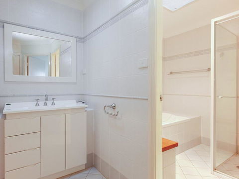 2/141A Soldiers Point Road - Large Waterfront Duplex Across From The Bowling Club - Accommodation Asia 1