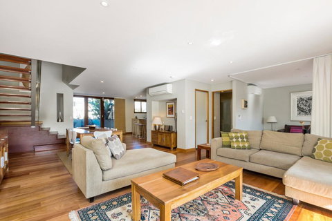 2/21-25 Fletcher Street - Casablanca At Bogarts - Accommodation Asia 0