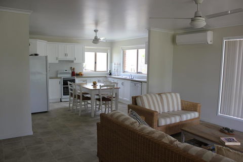 2/51 Carlo Road - Rainbow Beach - Accommodation Asia 1
