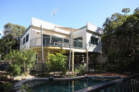 20 Orania Court - Two Storey Family Home With Swimming Pool, Patio & Large Deck. Pet Friendly - Accommodation Asia 0