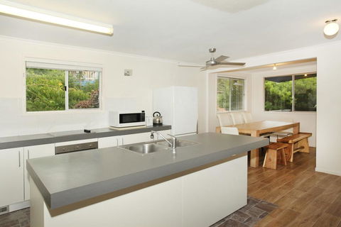 20 Scrub Road, Coolum Beach - Pet Friendly, Linen Included - Accommodation Asia 1