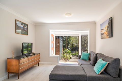 235 Mitchell Parade, Mollymook - Accommodation Asia 0