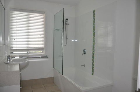 24 Esprit Drive - Beach Home With Open Plan Living And Walking Distance To Beach - Accommodation Asia 1