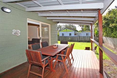 24 Sundew Street, Mudjimba - 500 Bond - Pet Friendly, Linen Supplied, WIFI, Air Cond. - Accommodation Guide 0