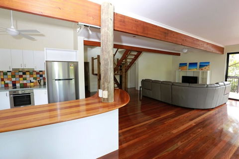 25 Naiad Court - Rainbow Shores, The Ultimate Beachside Executive Property, Air Conditioned - Accommodation Asia 1