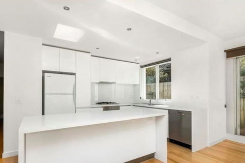 26 Malvern 3 Bedroom Home - Accommodation Guide 1