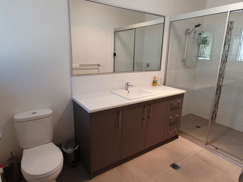 26 Satinwood Drive- Low Set Modern, Sleeps 8 - Accommodation Asia 0