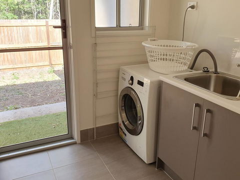 26 Satinwood Drive- Low Set Modern, Sleeps 8 - Accommodation Asia 1