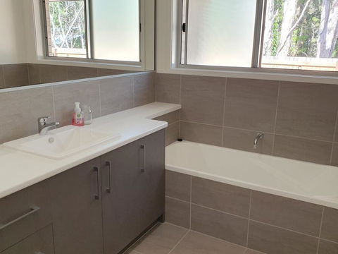 26 Satinwood Drive- Low Set Modern, Sleeps 8 - Accommodation Asia 2