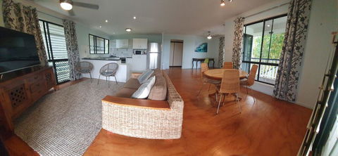 27 Bomburra Court - Rainbow Beach, Spacious, Comfortable, Large Deck, Private - Accommodation Asia 1