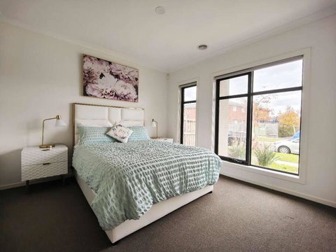 Beautiful 4 Bedrooms Houses - Accommodation Guide 4