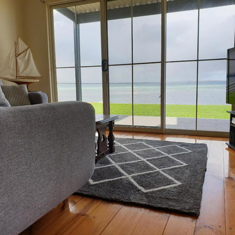 Blue Seas - Beach Front Living - Accommodation Asia 0
