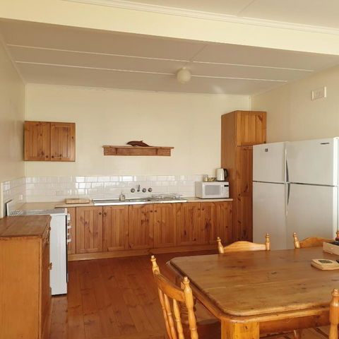 Blue Seas - Beach Front Living - Accommodation Asia 1