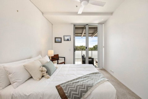 Cairns Coastal Charmer - Your Waterfront Sanctuary - Accommodation Guide 1