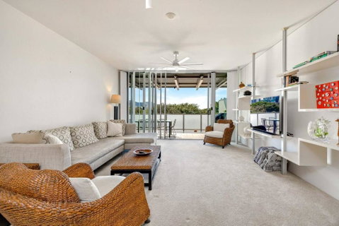 Cairns Coastal Charmer - Your Waterfront Sanctuary - Accommodation Guide 4