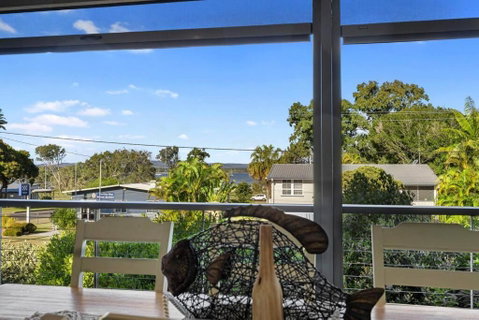Catch The Breeze - Accommodation Guide 0