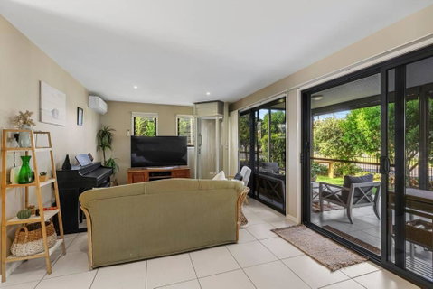 Catch The Breeze - Accommodation Guide 3