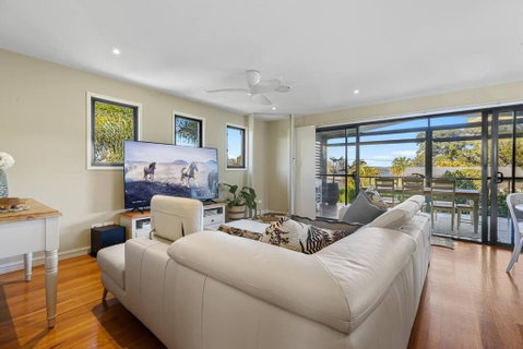Catch The Breeze - Accommodation Guide 4