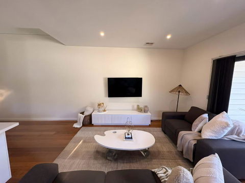 City & Beach Retreat - Accommodation Asia 1